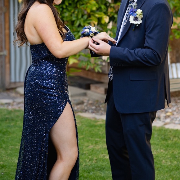 PROM DRESS💙💙 - Picture 3 of 3